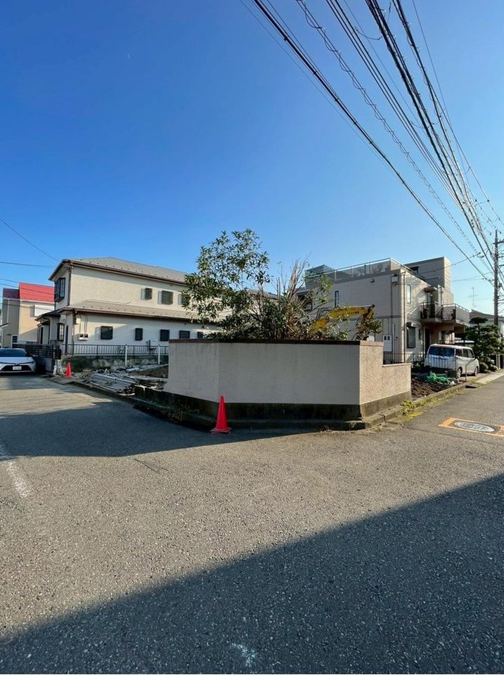 Yabata, Chigasaki City: Corner lot with plenty of sunlight and a sense of openness, located in a quiet residential area. &mdash; photo 5