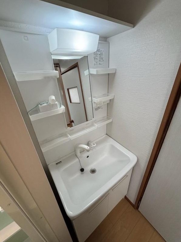 Used detached house in Sangenya-Nishi 3-chome, Taisho-ku &mdash; photo 8