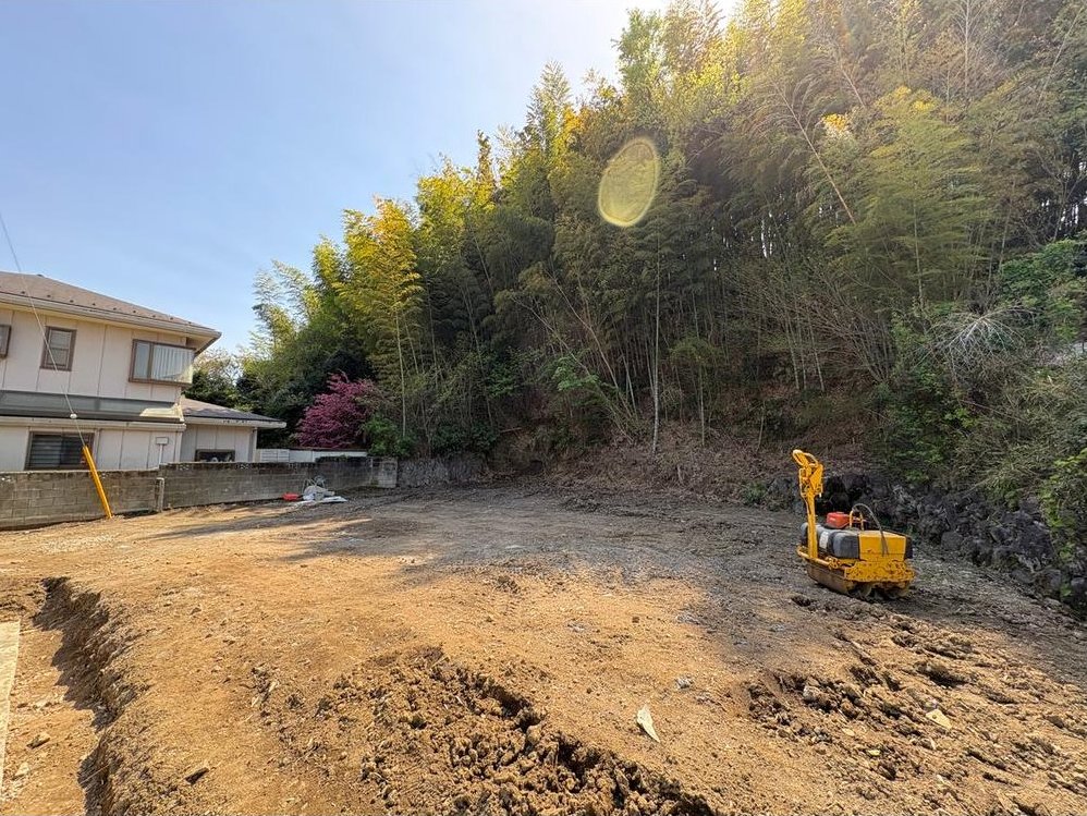 ◆First Public Release◆ Two plots available to enjoy the green view - over 60 tsubo (approx. 200 sq m) of spaciousness! Includes approximately 120 tsubo (approx. 400 sq m) of forest land. &mdash; photo 5
