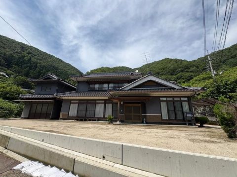 Fukuyama, Hiroshima property