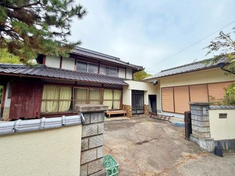 Fukuyama, Hiroshima property