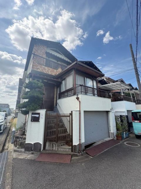 Higashiosaka, Osaka property
