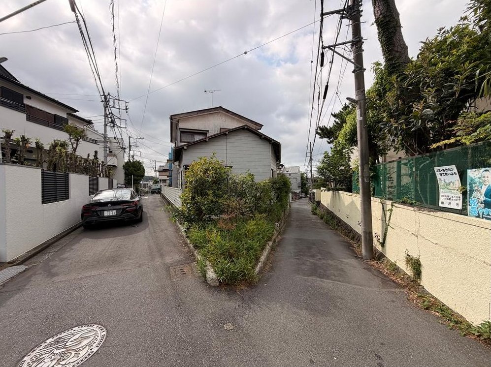 [Kugenuma Sakuragaoka] A sunny corner lot on a hill. Three stations and three train lines are within walking distance, and you can have a custom-designed home on approximately 46 tsubo (approx. 152 sq m). &mdash; photo 6