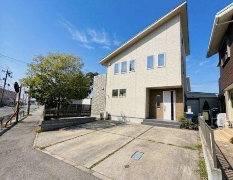 Fukuyama, Hiroshima property