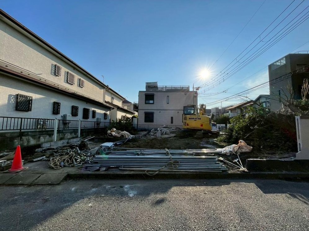 Yabata, Chigasaki City: Corner lot with plenty of sunlight and a sense of openness, located in a quiet residential area. &mdash; photo 4