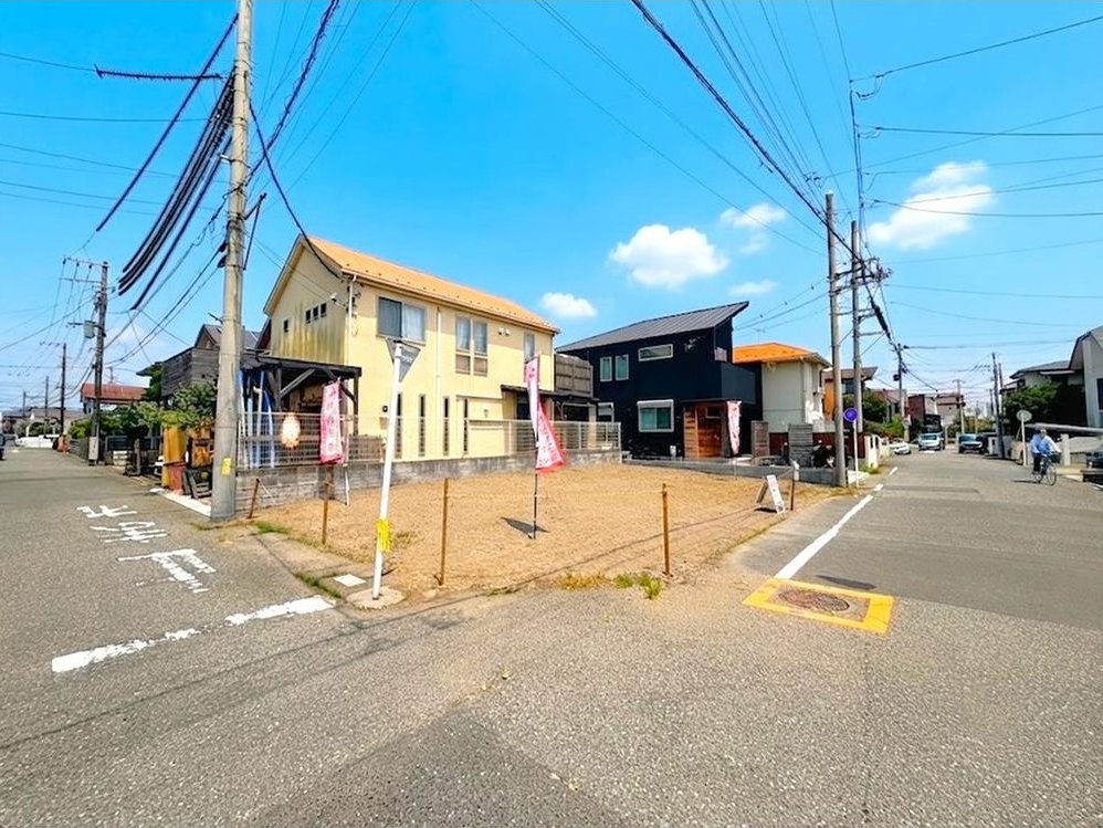 Just a 5-minute walk to the sea! Limited sale of regularly shaped plots of land on the south-facing road. &mdash; photo 2