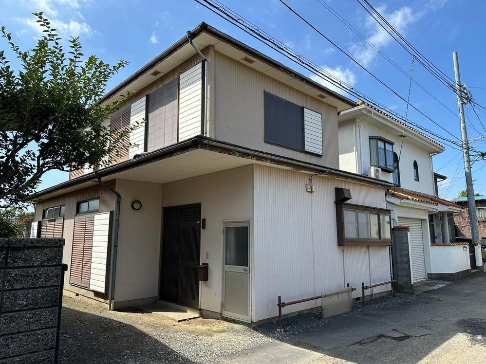 An outdoor-like living environment with a spacious 51-tsubo (approx. 162 sq m) plot of land - build with your preferred house builder. &mdash; photo 4
