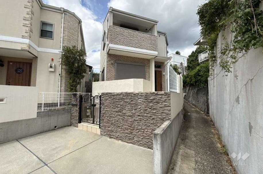 Detached house in Kurakuen 4-chome, Nishinomiya City &mdash; photo 1