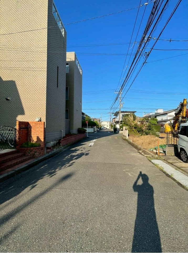 Yabata, Chigasaki City: Corner lot with plenty of sunlight and a sense of openness, located in a quiet residential area. &mdash; photo 6