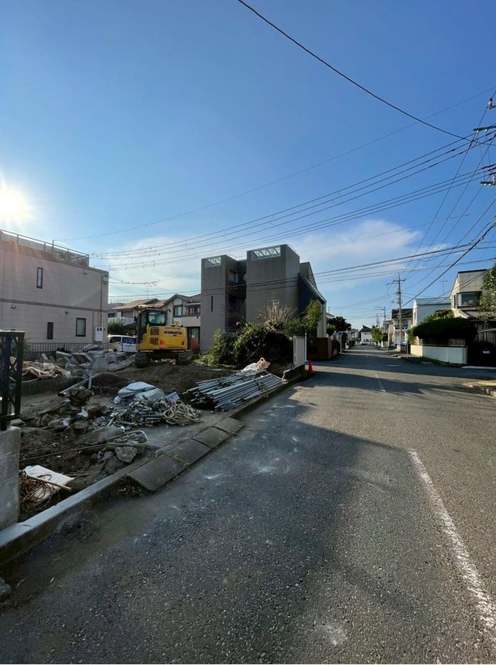 Yabata, Chigasaki City: Corner lot with plenty of sunlight and a sense of openness, located in a quiet residential area. &mdash; photo 2