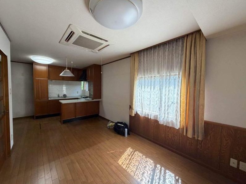 Used detached house in Tahiue-cho, Takamatsu City &mdash; photo 3