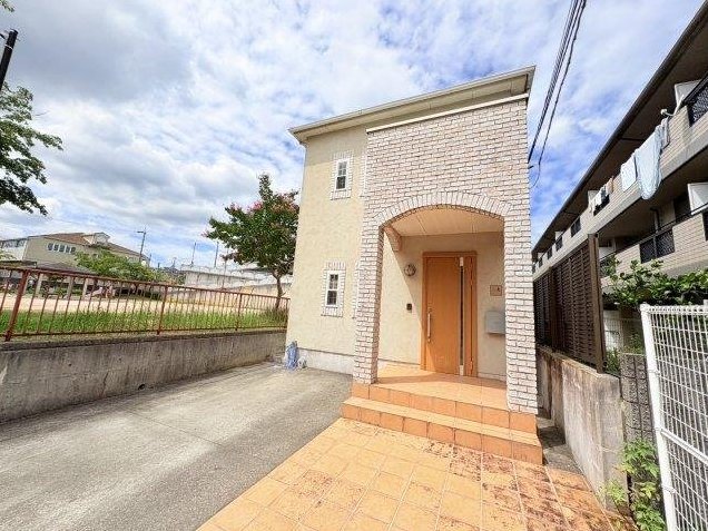 Detached house in Arino Nakamachi 3-chome &mdash; photo 1