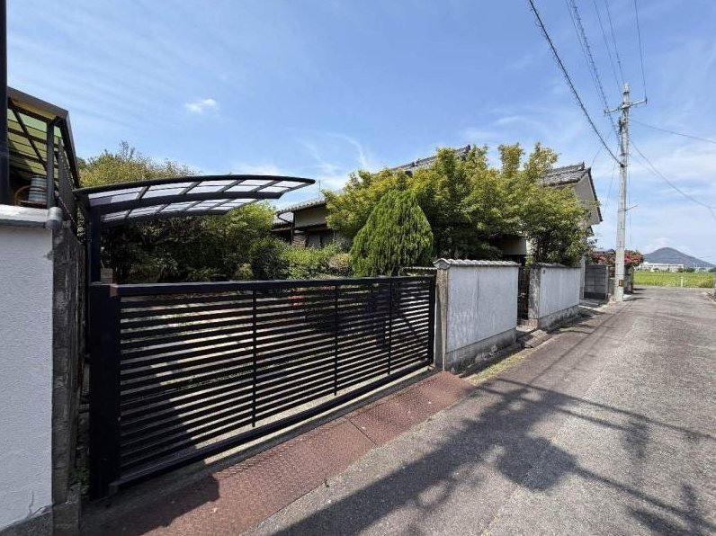 〇Pre-owned detached house in Ichinomiya-cho, Takamatsu City &mdash; photo 1