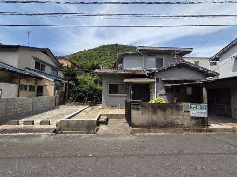 Fukuyama, Hiroshima property